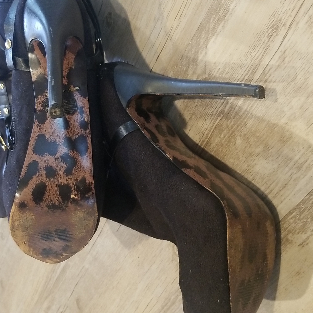 Boots - Picture 2 of 6